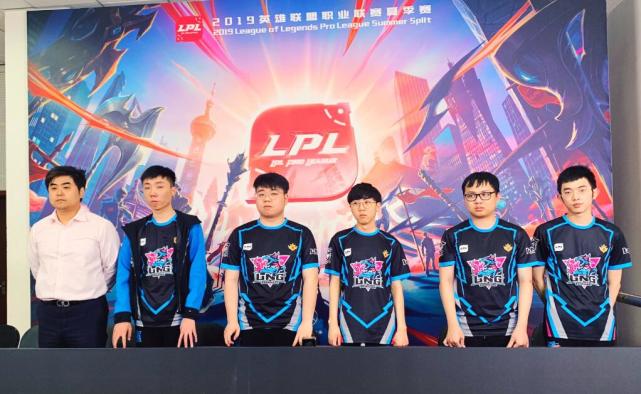 人对球队的 人对球队的